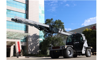 伸缩臂吊装车厂家:如何甄选您的高空作业合作伙伴?